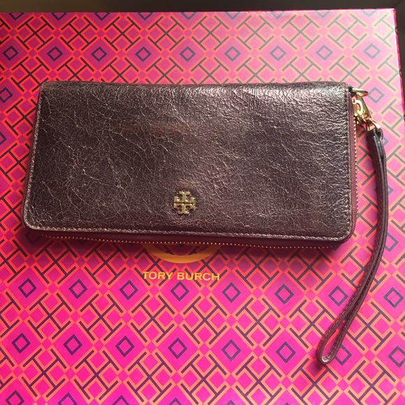 Tory Burch Handbags - Tory Burch zip continental wallet