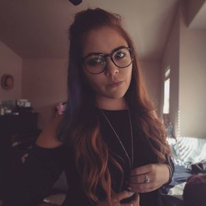 Meet your Posher, Chloe
