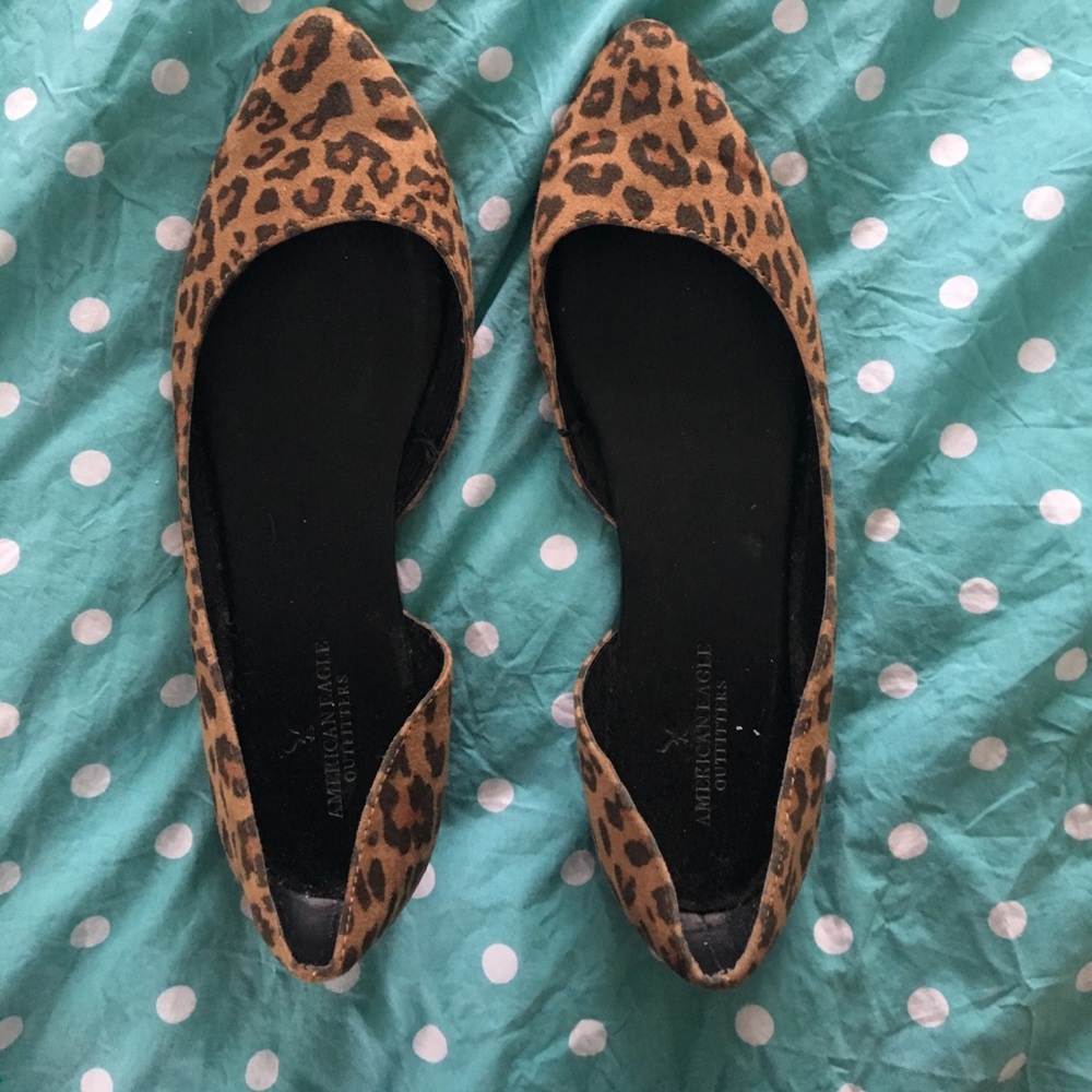 Pointed cheetah print suede flats