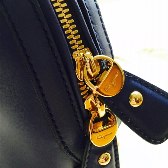 Salvatore Ferragamo Large Blue Fiamma Purse - Picture 5 of 7