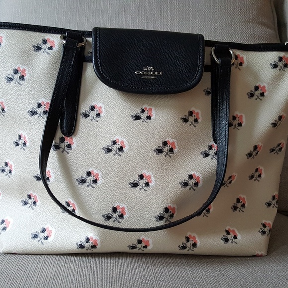 55 coach handbags original coach floral tote bag from delmy s closet on poshmark 55 coach handbags original coach floral tote bag from delmy s closet on poshmark