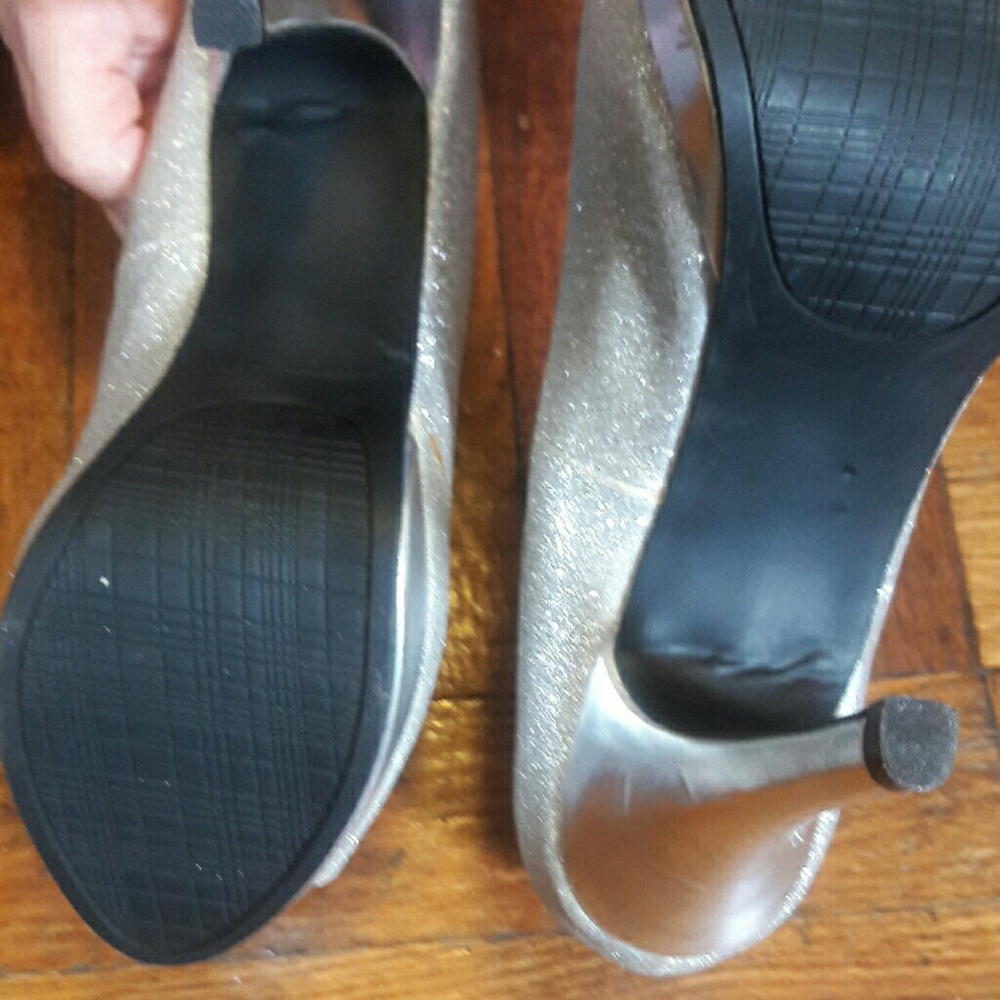 NEW!!! Silver  women's  comfortable  night  shoes - Picture 6 of 6