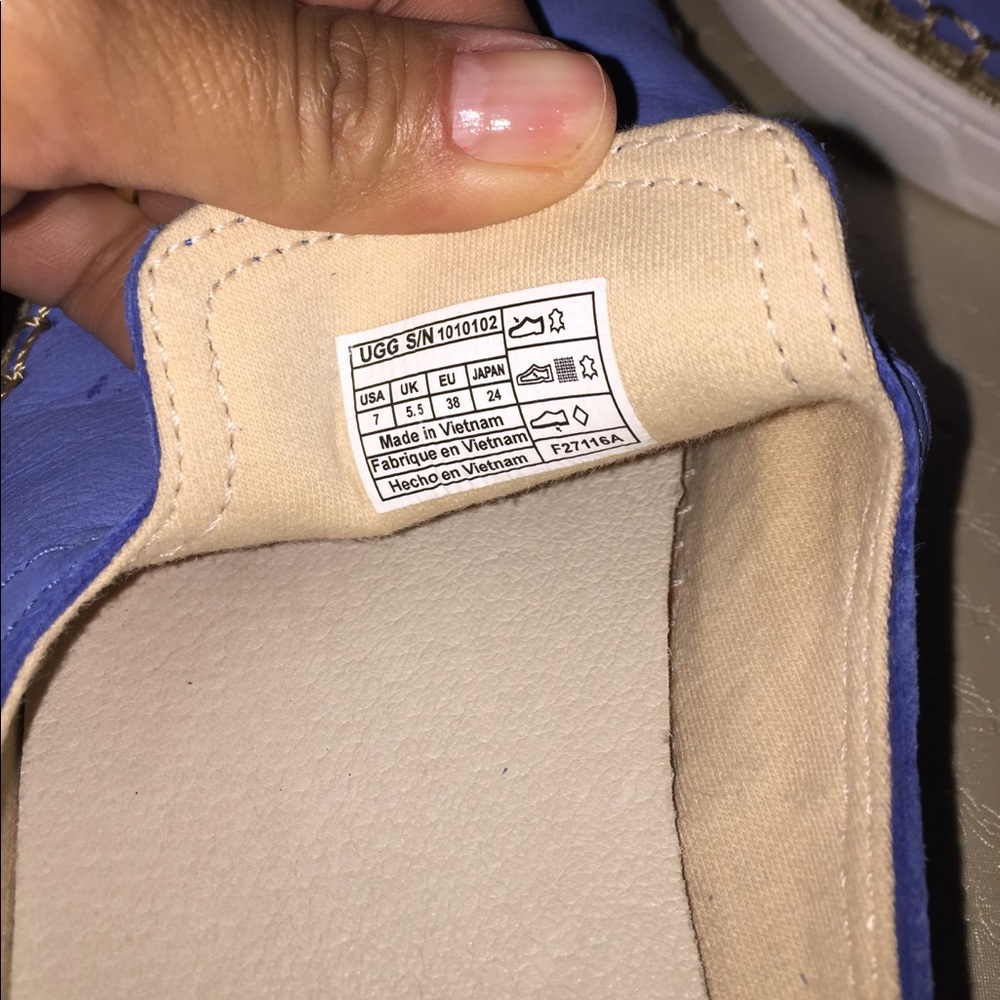 TRADED💋Ugg slipons size 7 - Picture 3 of 8