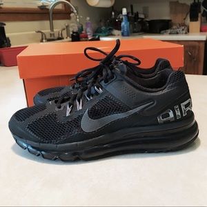 Price Drop ⬇️ NIKE Air Max - All Black - size 9