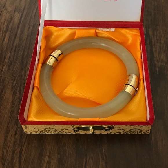14k gold jade bangle/bracelet - Picture 2 of 8