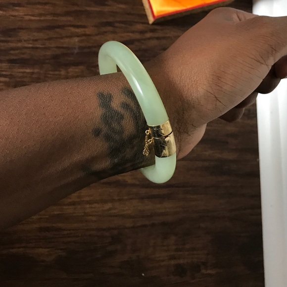 14k gold jade bangle/bracelet - Picture 4 of 8