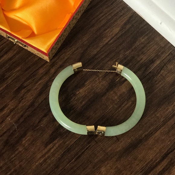 14k gold jade bangle/bracelet - Picture 7 of 8