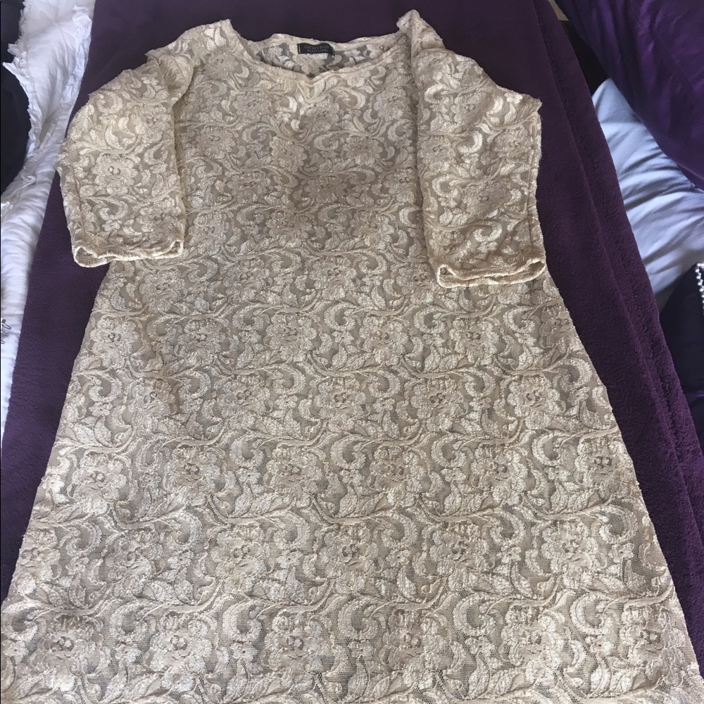 Beige Lace shift dress Sz medium.