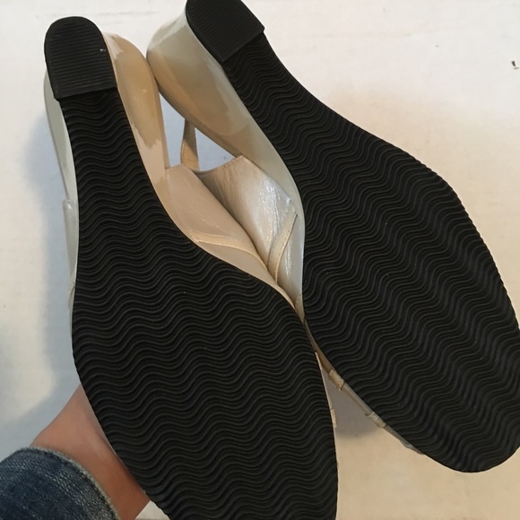 FINAL PRICE Cream Summer Wedges - Picture 4 of 7