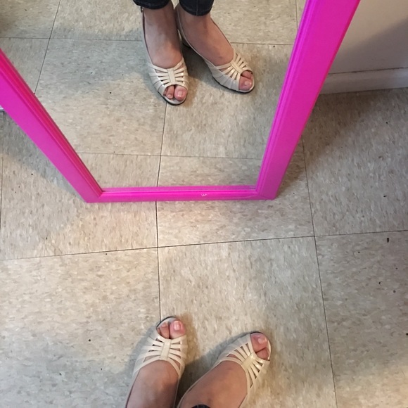 FINAL PRICE Cream Summer Wedges - Picture 5 of 7