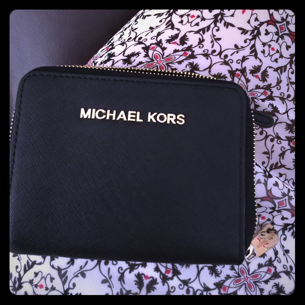 MK wallet in great condition