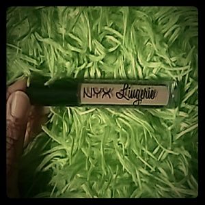 💄NYX Lingerie Lipstick Honeymoon Matte💄