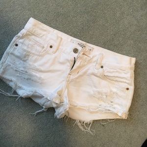 White jean shorts - Abercrombie and fitch