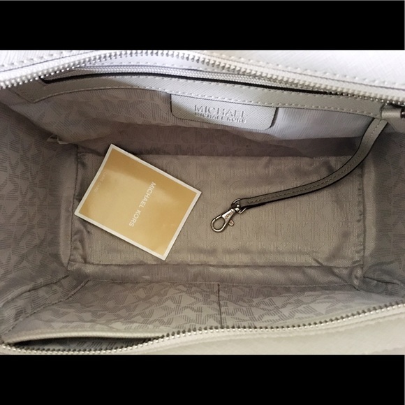 Michael Kors Selma Medium With Large Wallet - Picture 4 of 8