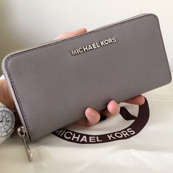 Michael Kors Selma Medium With Large Wallet - Picture 6 of 8