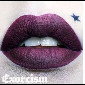 Kat Von D  Lipstick in Exorcism