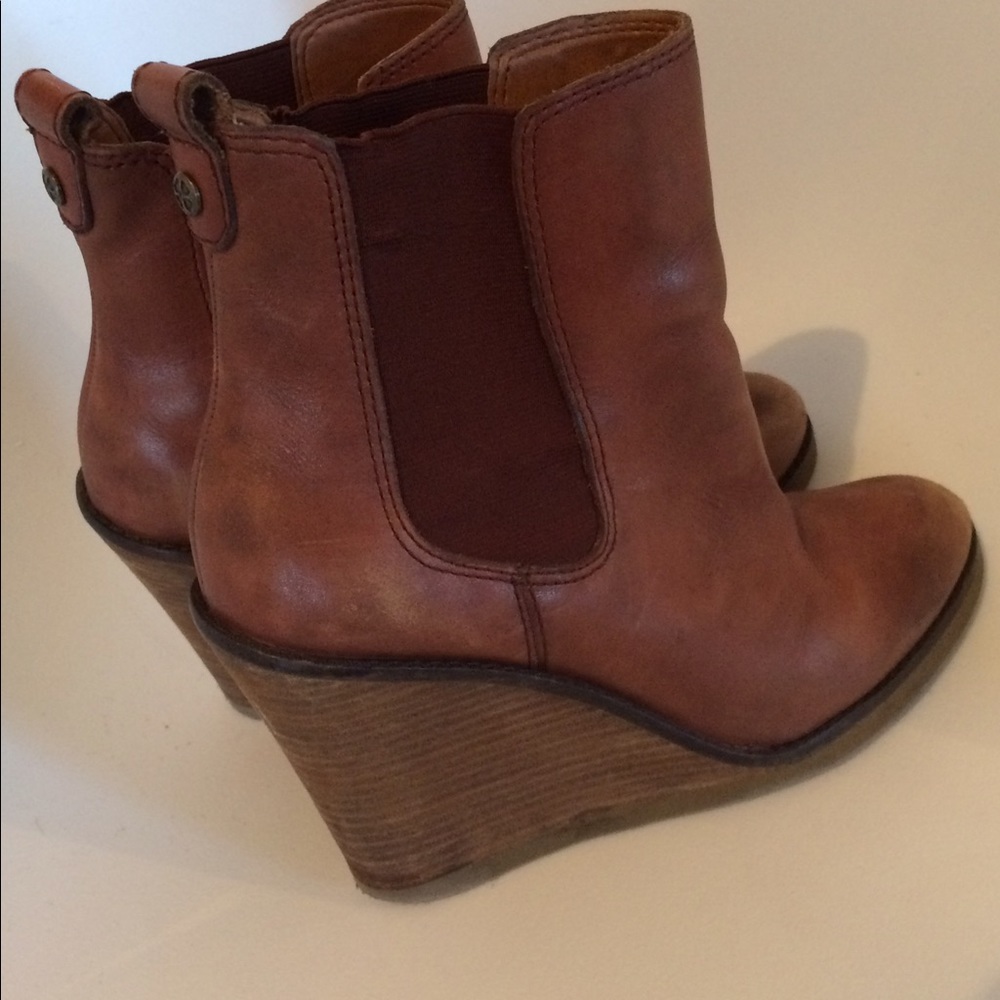 Lucky Brand 3" wedge pull on booted cinnamon Sz 8