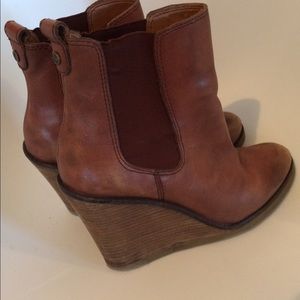 Lucky Brand 3" wedge pull on booted cinnamon Sz 8
