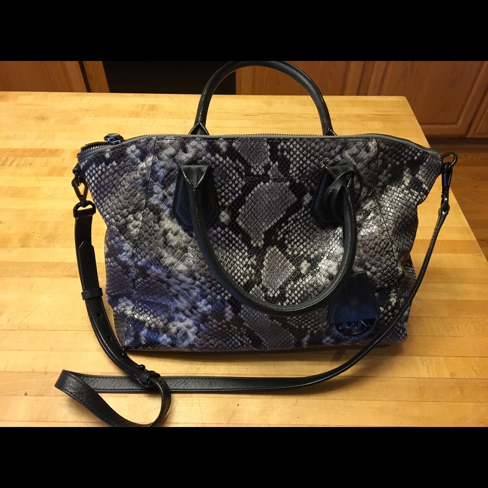 Michael Kors Handbag / Cross body