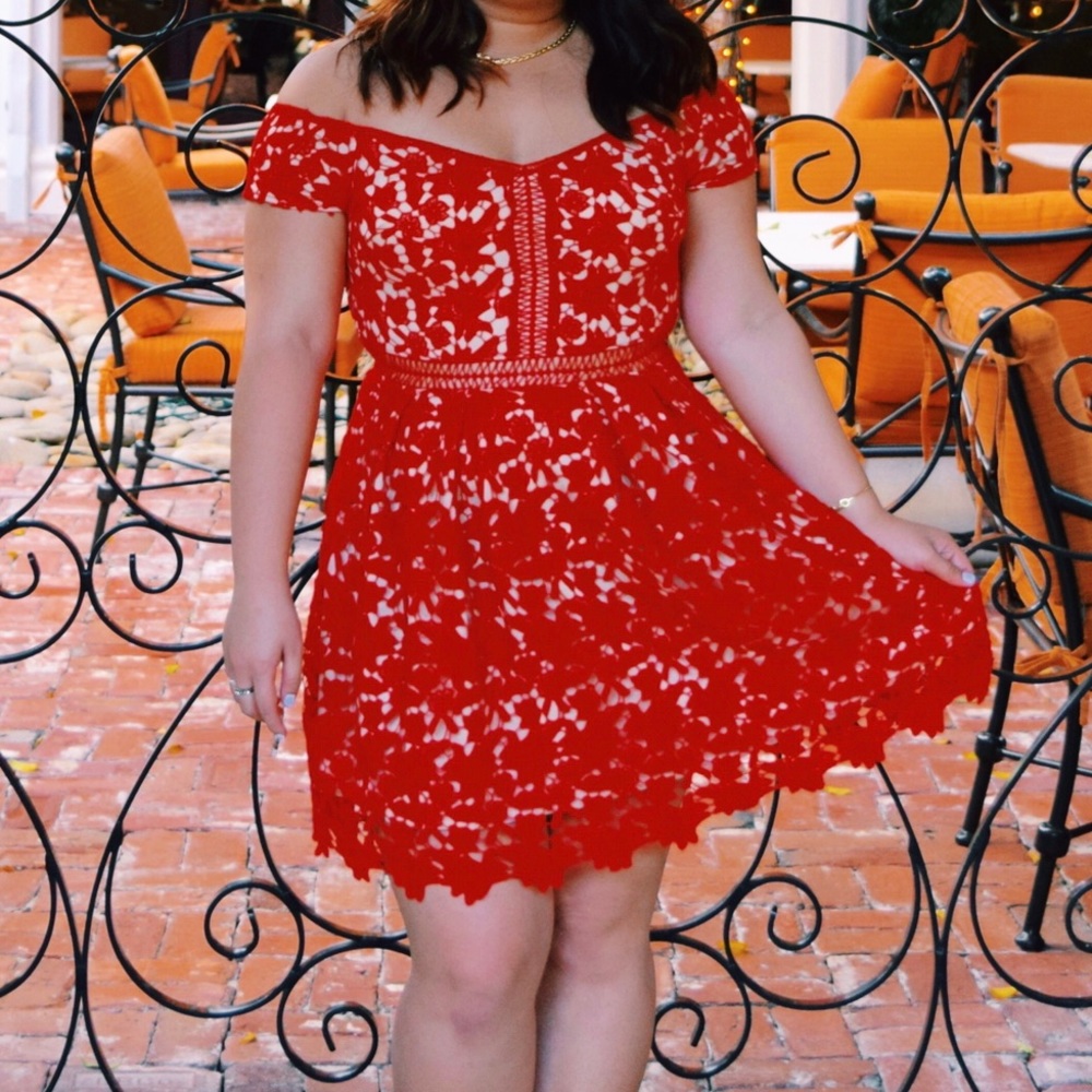 Gorgeous off the shoulder lace dress
