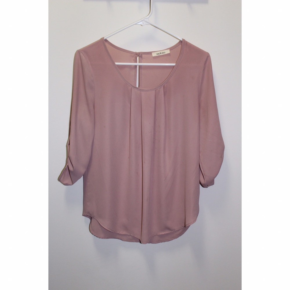 Blouse with quarter length sleeves