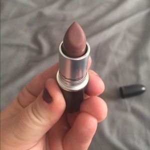 MAC LIPSTICK