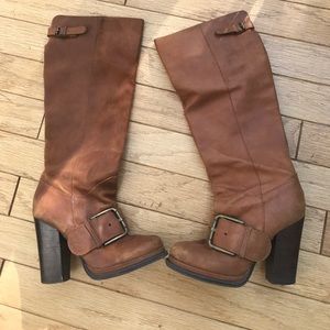 Tall brown boots with heel