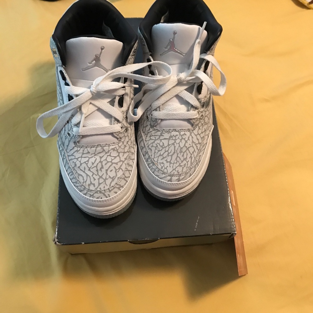 Jordan 3s - Picture 2 of 3