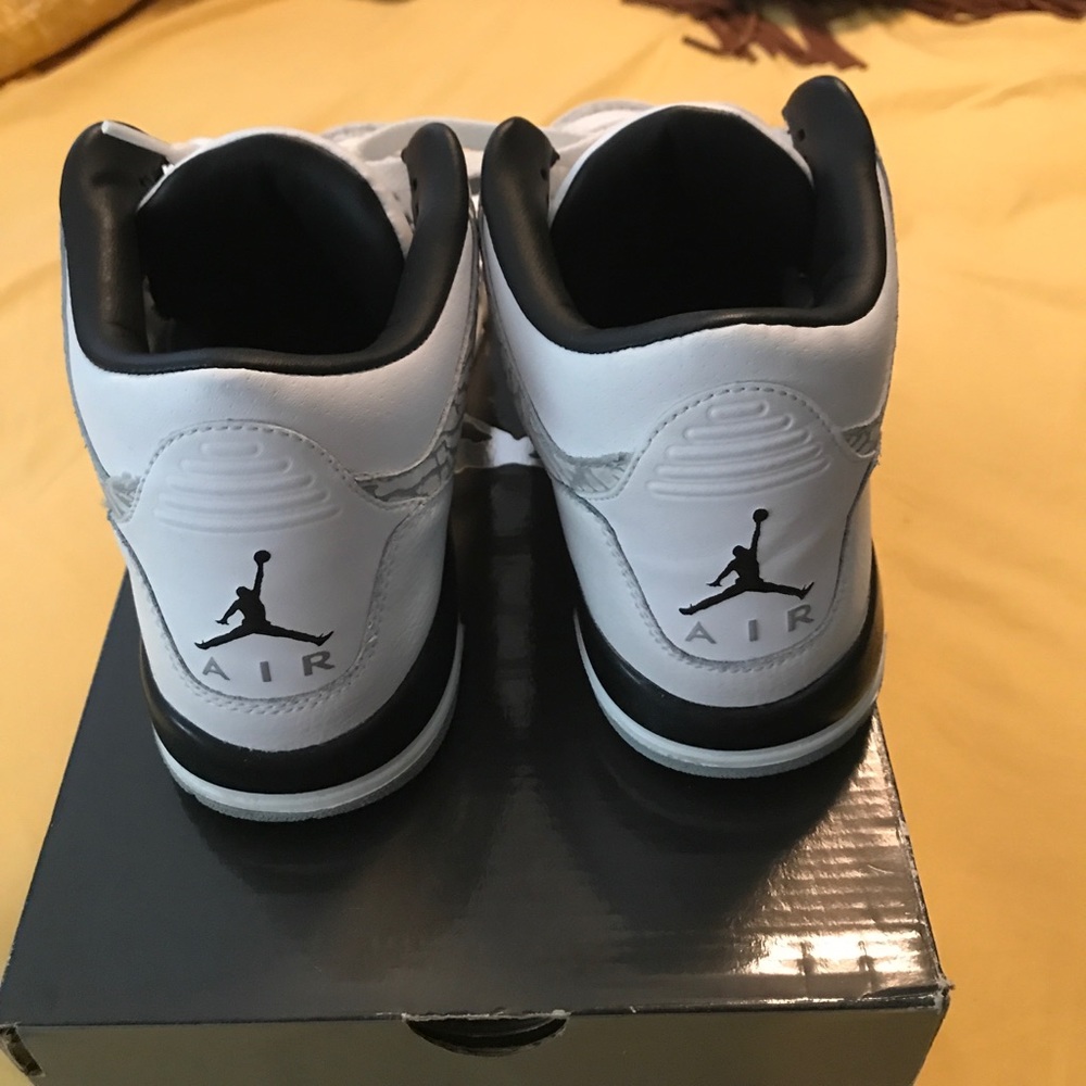 Jordan 3s - Picture 3 of 3