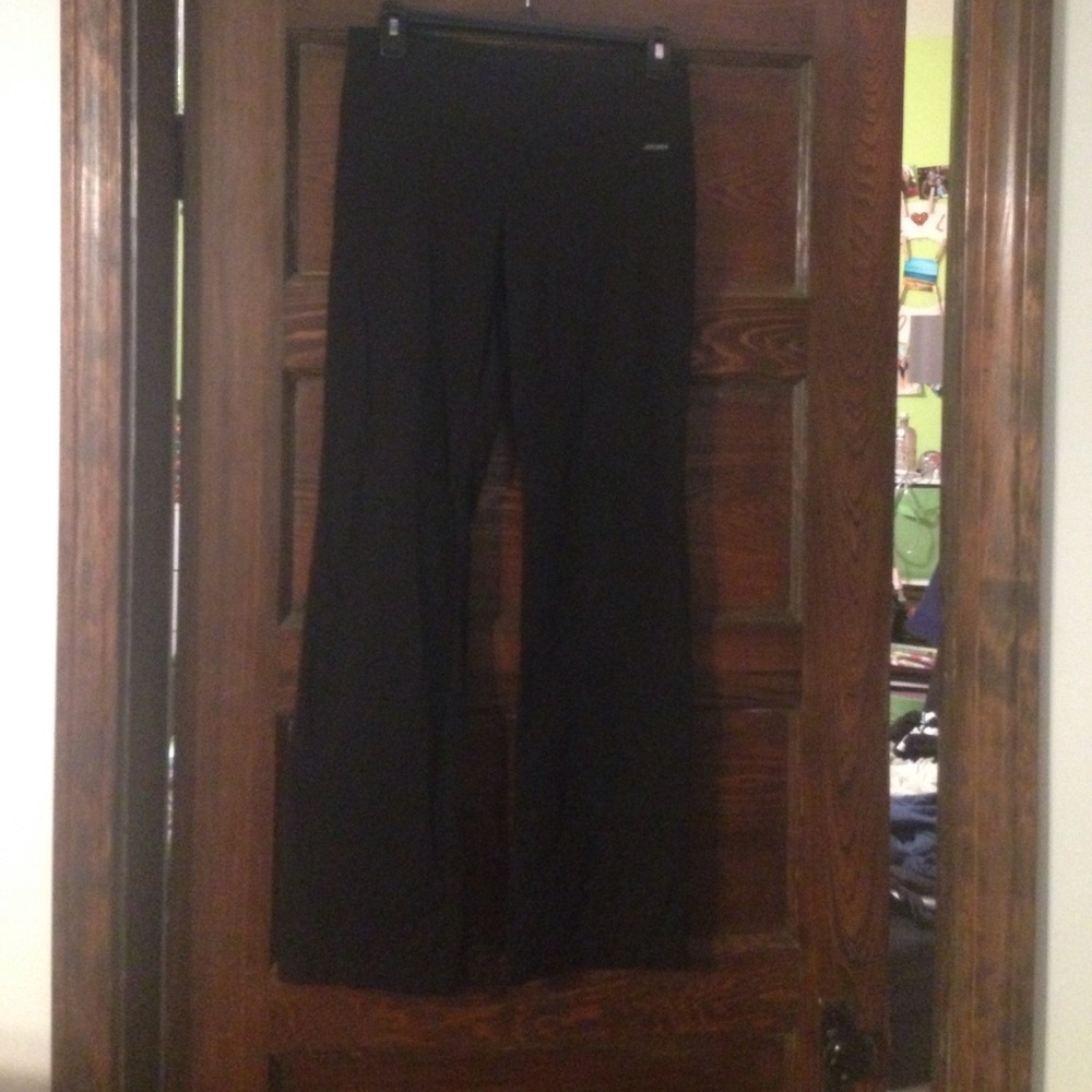 Never worn yoga pants good quality