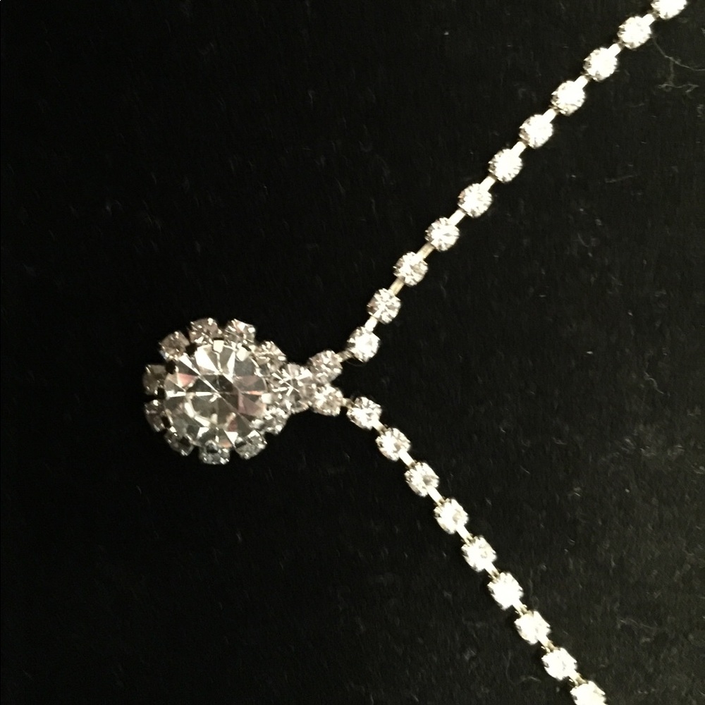 ❄️❄️Lovely faux diamonds necklace. NWOT.