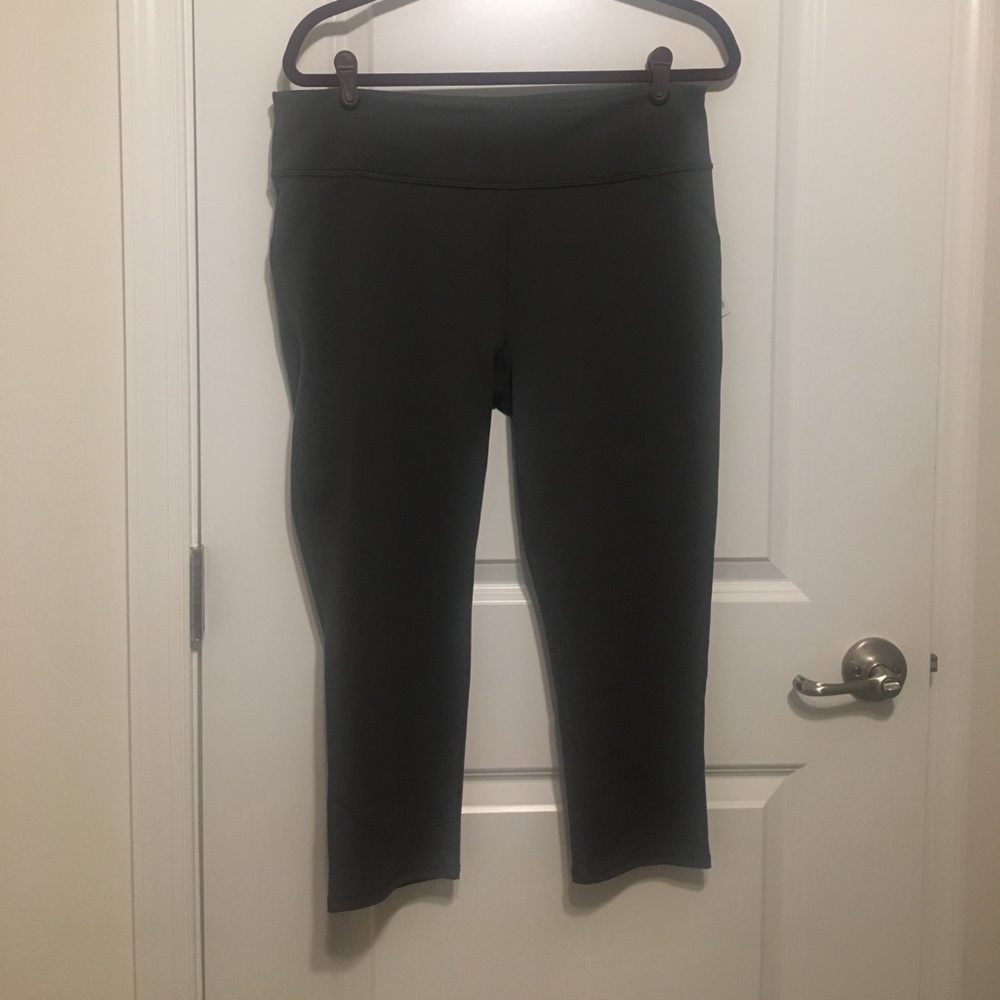 Fabletics Capri Pants