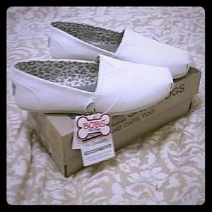 ❗SALE❗NWT! Sketches Bobs Linen Shoes -1of 2 pairs