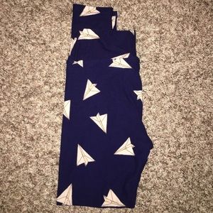 Os paper airplane leggings