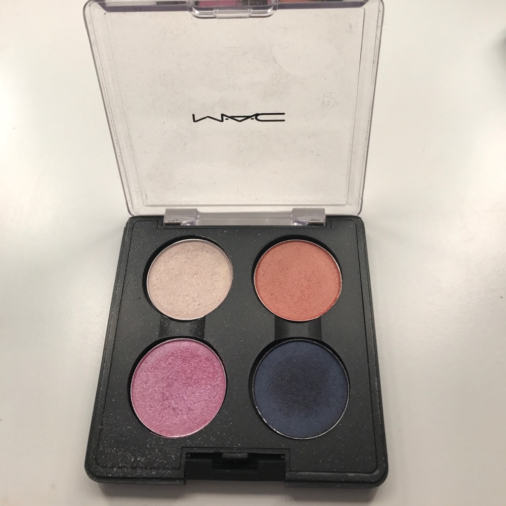 MAC Limited Edition Eyeshadow Quad Rose is a Rose