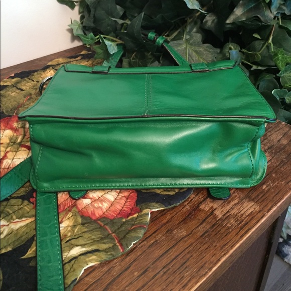 💚 SOLD___DKNY green crossbody Nolita 💚 - Picture 4 of 8