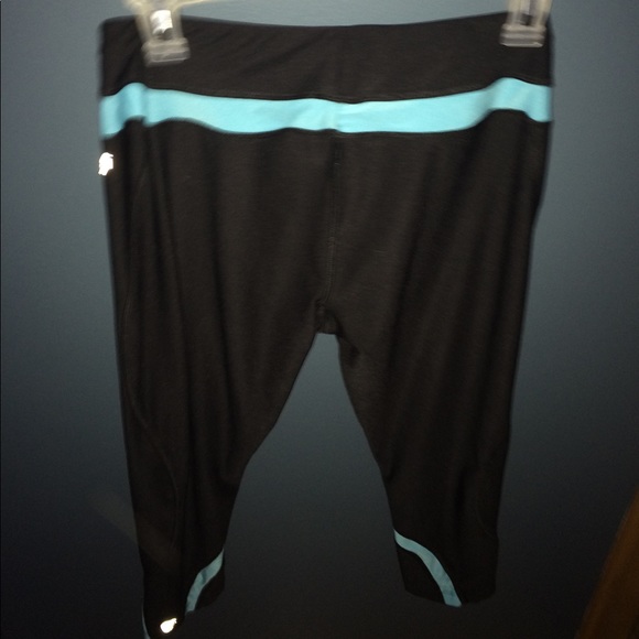 Workout Capris - Picture 3 of 4
