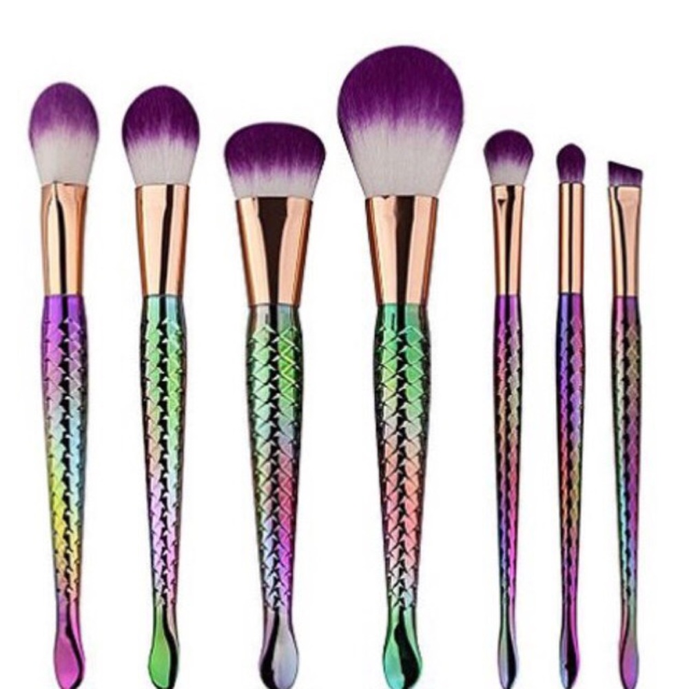 7 Piece Mermaid Brush Set!