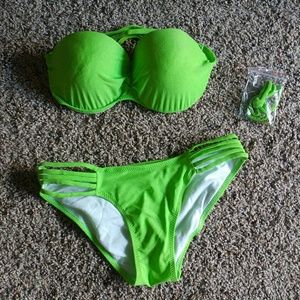 NWOT NEVER WORN!! Bikini size large