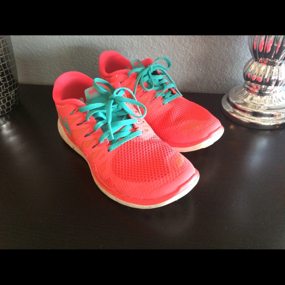 Use good condition neón pink or light orange.