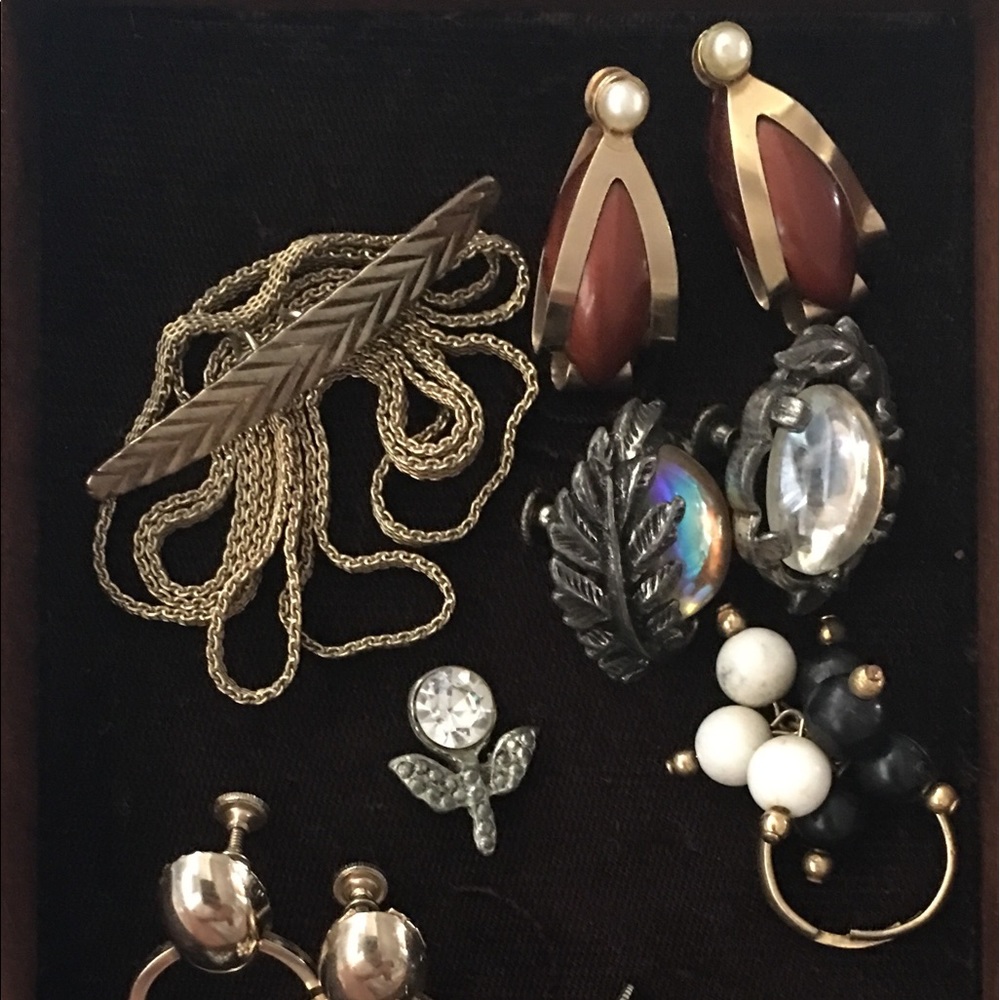 Lot: Vintage costume jewellery. 7 listings in one.