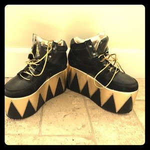 Y.R.U. Alien platforms