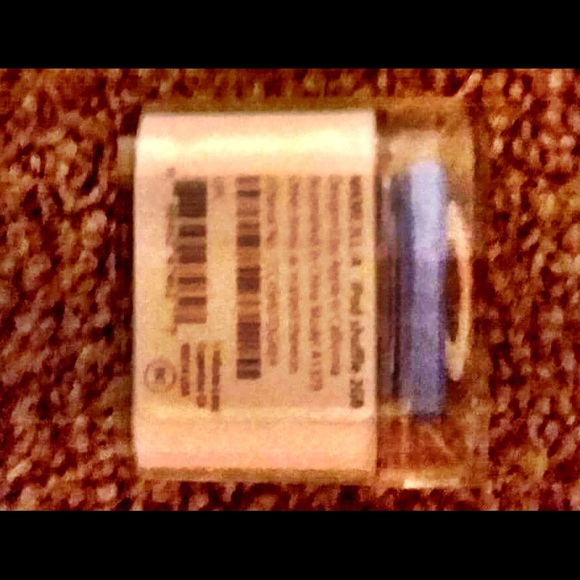 Apple iPod Shuffle 4th Generation 2Gig Blue - Picture 3 of 3