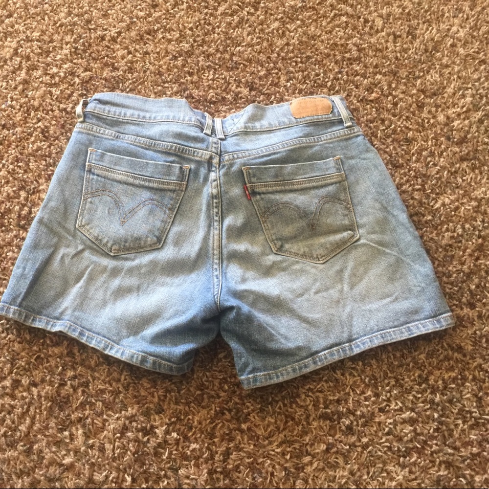 👍levi  jean shorts size 4