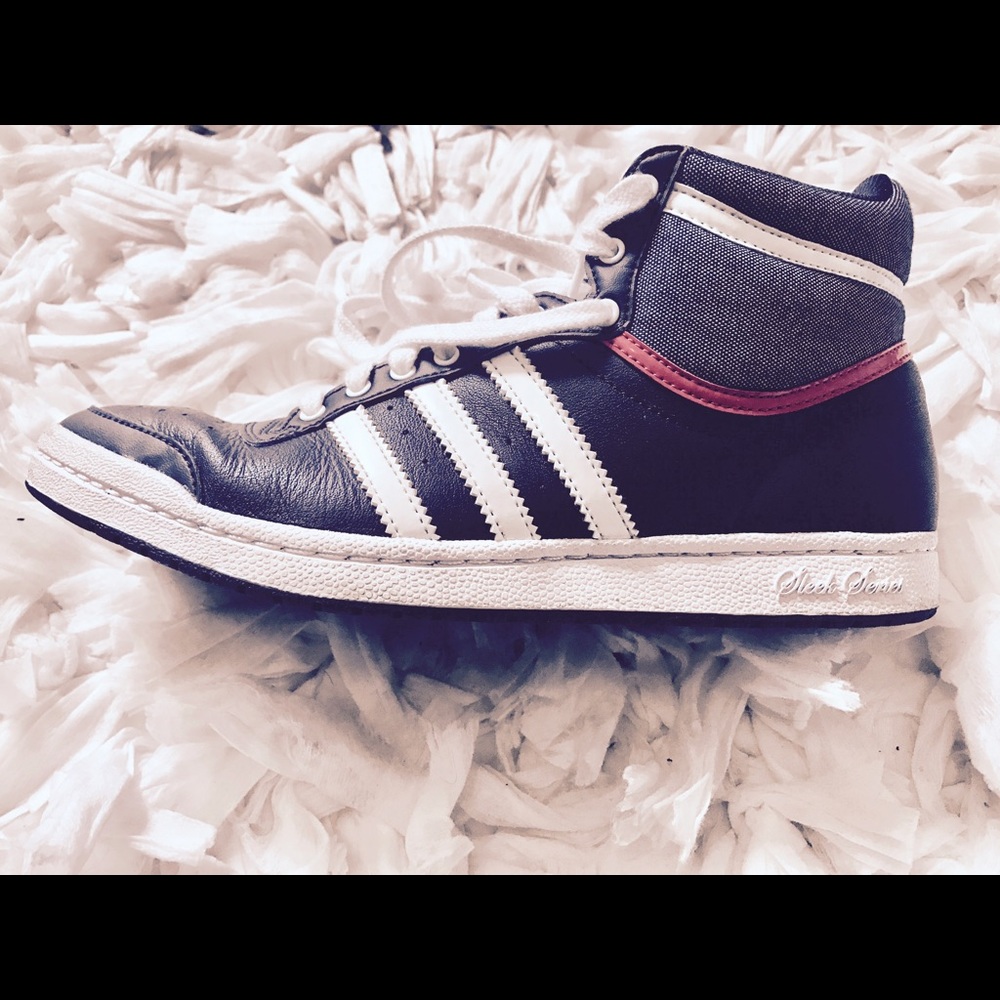 Adidas Women's Shoe size 7