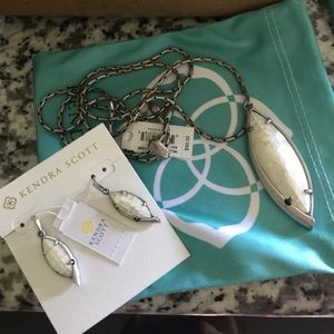 Kendra Scott max crackle ivory mop earrings