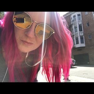 Meet your Posher, Caitlin