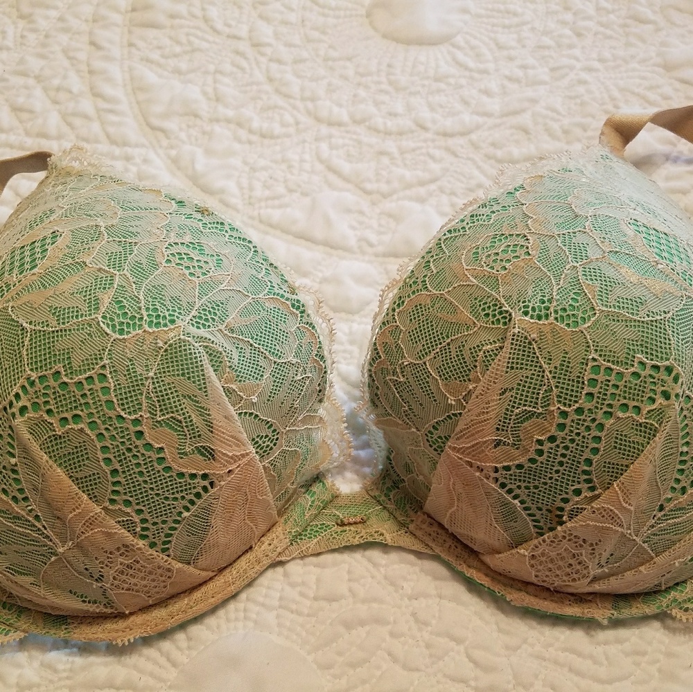 Victoria secret green lace 36DD bra. Gorgeous????