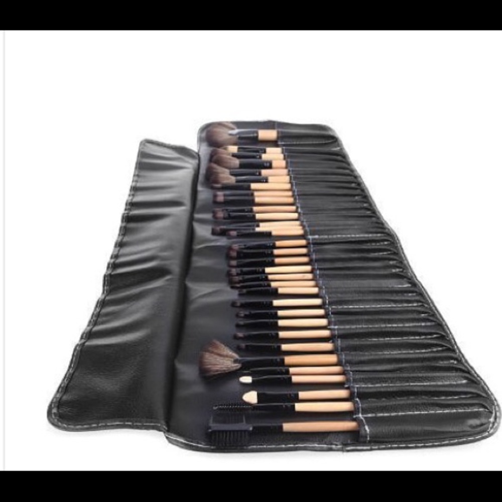 32 Piece Elite Bamboo Brush Set!