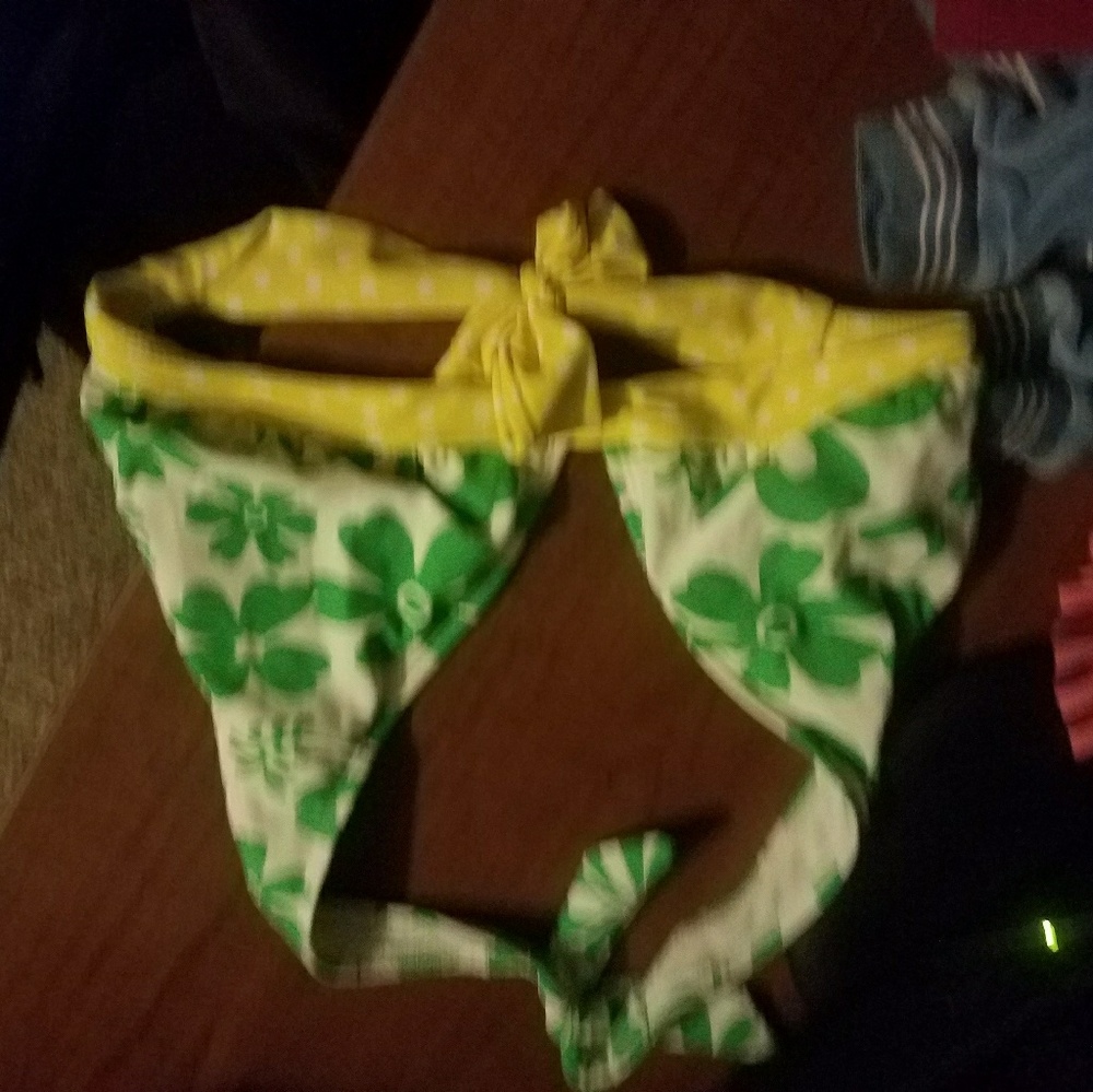Old navy swim top never worn size large